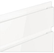 Ausschnitt eines weißen Badezimmerschranks