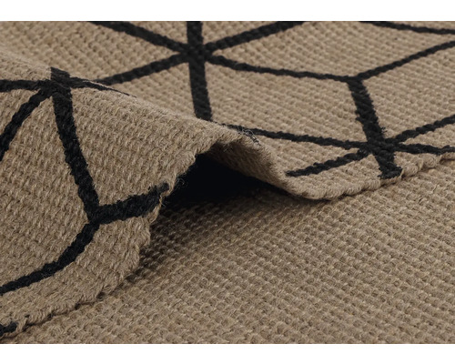 Teppich aus Naturfasern mit geometrischem Muster
