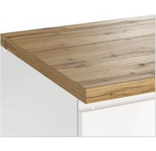 Arbeitsplatte aus Holz auf einem Möbelstück