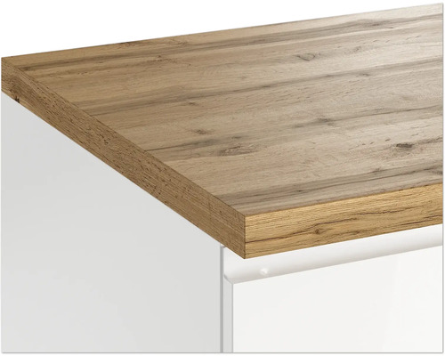 Arbeitsplatte aus Holz auf einem Möbelstück