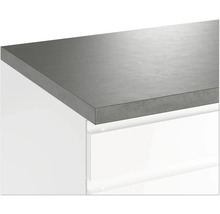 Graue Waschtischplatte auf einem weißen Waschtischunterschrank