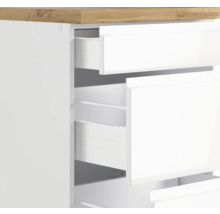 Kommode mit offenen weißen Schubladen und Holzplatte