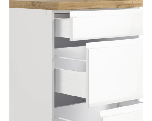 Detailansicht eines weißen Kommodenschranks mit Schubladen und Holzplatte