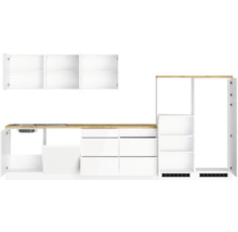 Küchenzeile mit Spüle, Schubladen und Schränken