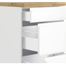 Kommode mit offenen Schubladen