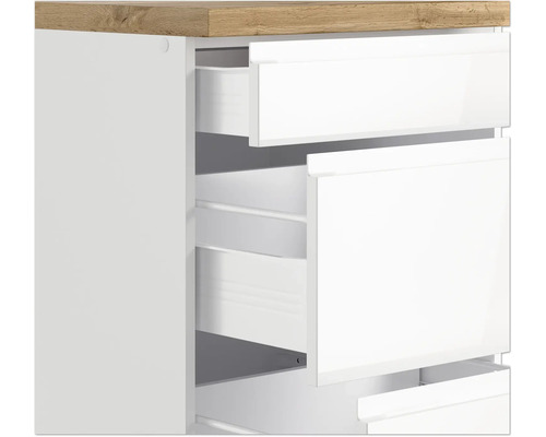 Kommode mit offenen Schubladen aus Holz und Kunststoff