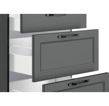 Auszugsschrank mit grauen Schubladenfronten