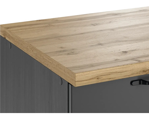 Detailaufnahme eines Unterschranks mit Holzplatte