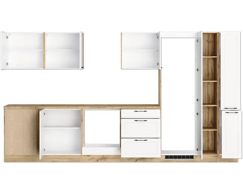 Küchenzeile mit Unter- und Hängeschränken in Holzoptik und Weiß