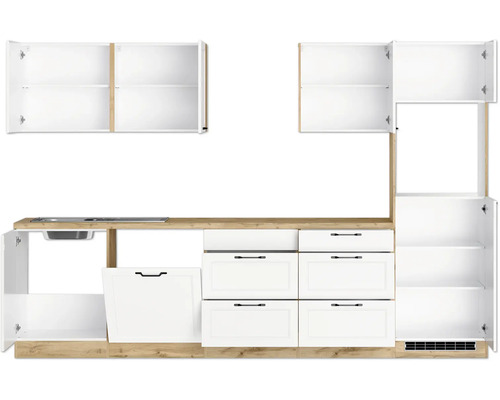 Küchenzeile mit weißen Schränken und Arbeitsplatte in Holzoptik