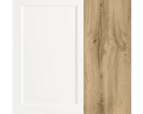 Küchenfront mit weißer Oberfläche und Holzdekor