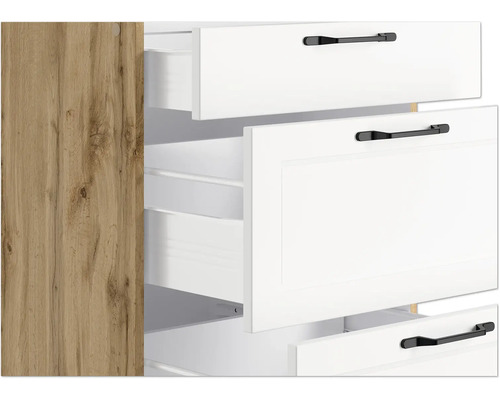 Detailansicht eines Schranks mit offenen Schubladen und Holzstruktur