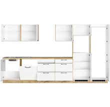 Küchenzeile mit Spüle, Schränken und Schubladen