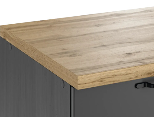 Detailansicht eines Unterschranks mit Holzplatte