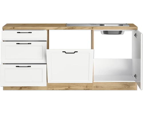 Küchenzeile mit Spüle und weißen Schrankfronten mit Griffen