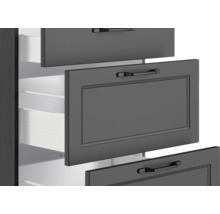 Detailansicht eines Schranks mit offenen Schubladen