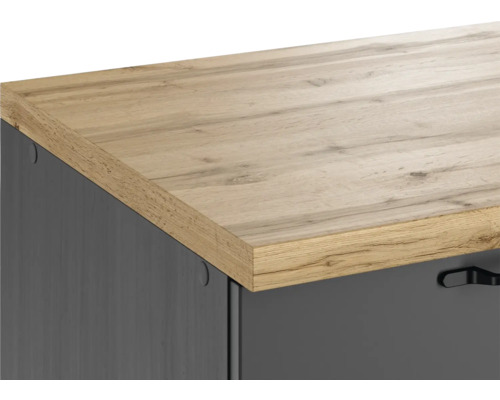 Detailansicht eines Unterschranks mit Holzplatte