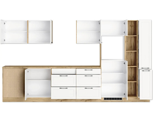 Küchenzeile mit Hänge- und Unterschränken in Holzoptik und Weiß