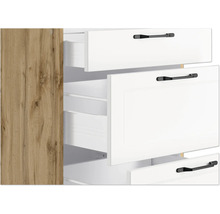 Küchenschrank mit Schubladen und Holzstruktur