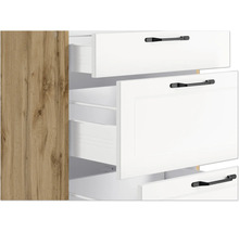 Schrank mit Schubladen und Holzstruktur