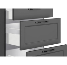 Detailansicht eines Küchenschranks mit mehreren Schubladen