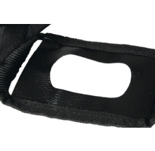 Detailaufnahme eines schwarzen Werkzeuggürtels mit Aussparung