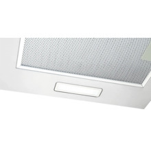 Ausschnitt einer Dunstabzugshaube mit Metallfilter und integrierter Beleuchtung.