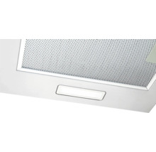 Detailansicht einer Dunstabzugshaube mit Metallfilter und Beleuchtung