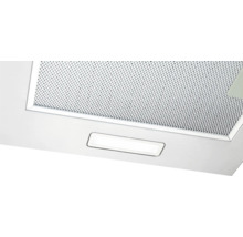 Detailansicht einer Dunstabzugshaube mit Metallfettfilter und Beleuchtung