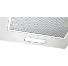 Detailaufnahme einer Dunstabzugshaube mit Metallfettfilter und Beleuchtung