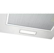 Detailaufnahme einer Dunstabzugshaube mit Metallfilter und Beleuchtung