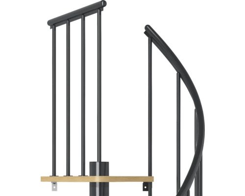 Detailansicht einer Wendeltreppe mit Holzstufen und Metallgeländer