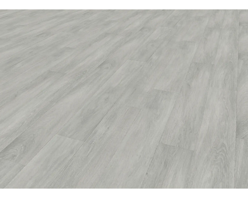 Heller Vinylboden in Holzoptik.