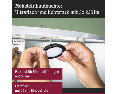 Einbauleuchte wird in ein Möbelstück eingebaut