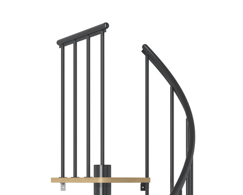 Detailaufnahme einer Wendeltreppe mit Holzstufen und Metallgeländer