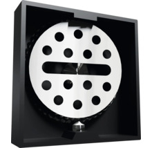 Ventilationsgerät mit runder, gelochter Blende in einem schwarzen Gehäuse