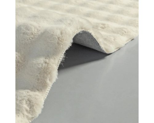 Flauschiger Teppich mit hochflorigem Flor