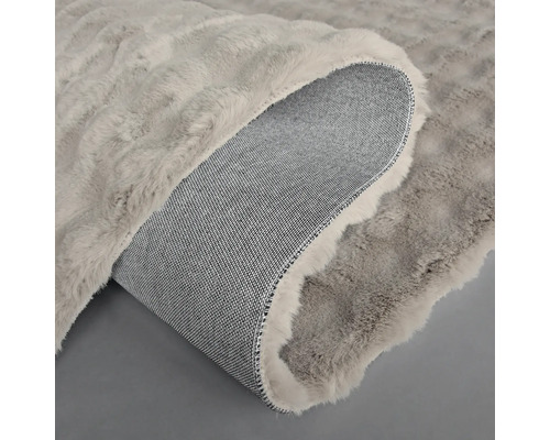 Grauer Teppich mit Floroberfläche und Geweberückseite