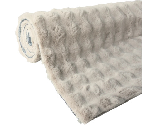 Gerollte Kuscheldecke mit geprägtem Muster
