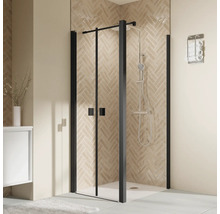 Duschkabine mit schwarzem Rahmen und Duschset in Badezimmer