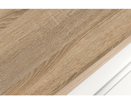 Nahaufnahme einer Tischplatte in Holzoptik