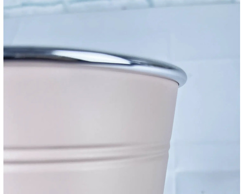 Detailansicht eines Pflanzgefäßes