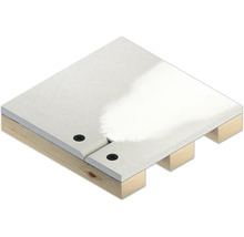 Detailansicht von Trockenbauplatten befestigt auf einer Holzunterkonstruktion mit Schrauben.