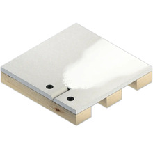 Detailansicht von miteinander verbundenen Gipskartonplatten auf einer Holzunterkonstruktion mit Schrauben.