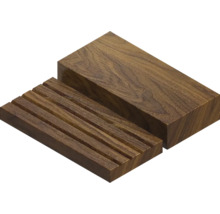 Seifenablage aus Holz mit gerillter Oberfläche