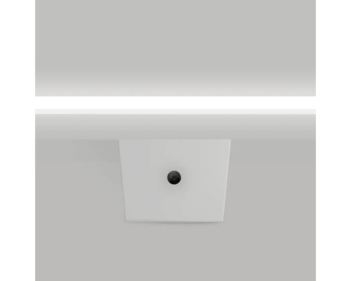 Waschbecken mit schwarzem Abflussventil