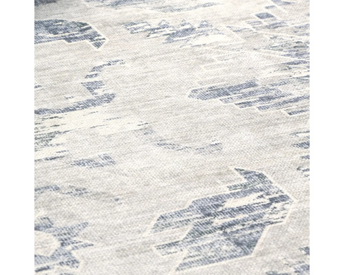 Detailansicht eines Teppichs mit geometrischen Mustern