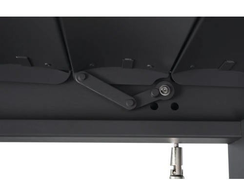 Detailaufnahme eines Pergola-Lamellendachs mit mechanischem Öffnungsmechanismus