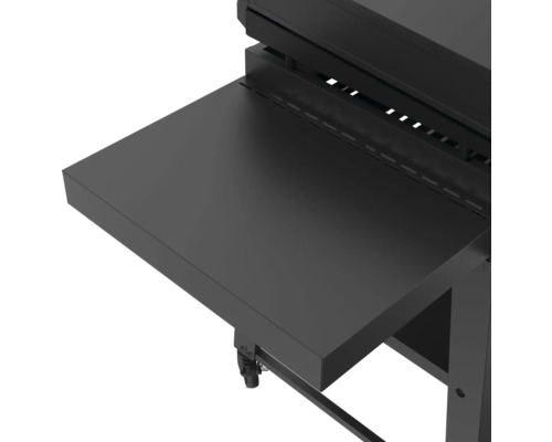 Detailansicht von einem Grill mit Ablagefläche