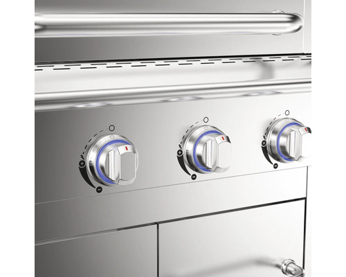 Nahaufnahme eines Edelstahl-Gasgrills mit Drehknöpfen
